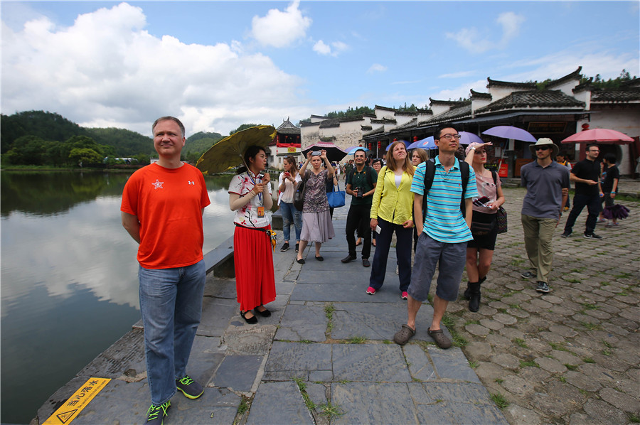 Sinologists visit historical sites in Anhui