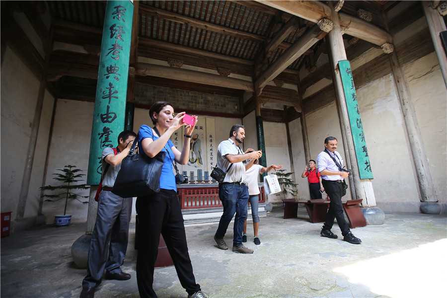 Sinologists visit historical sites in Anhui