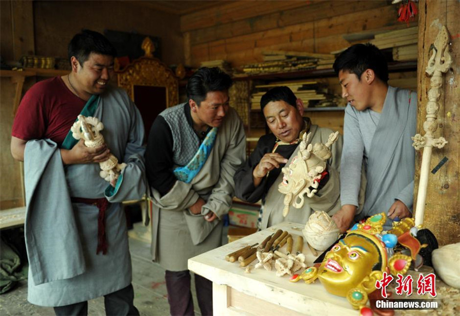 Traditional Tibetan handicrafts kept alive in SW China