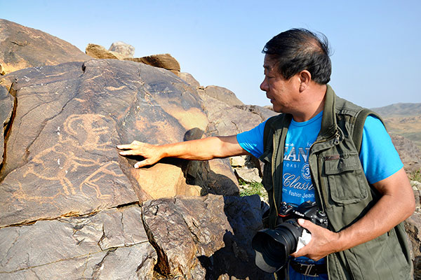 1,000 ancient cliff paintings found