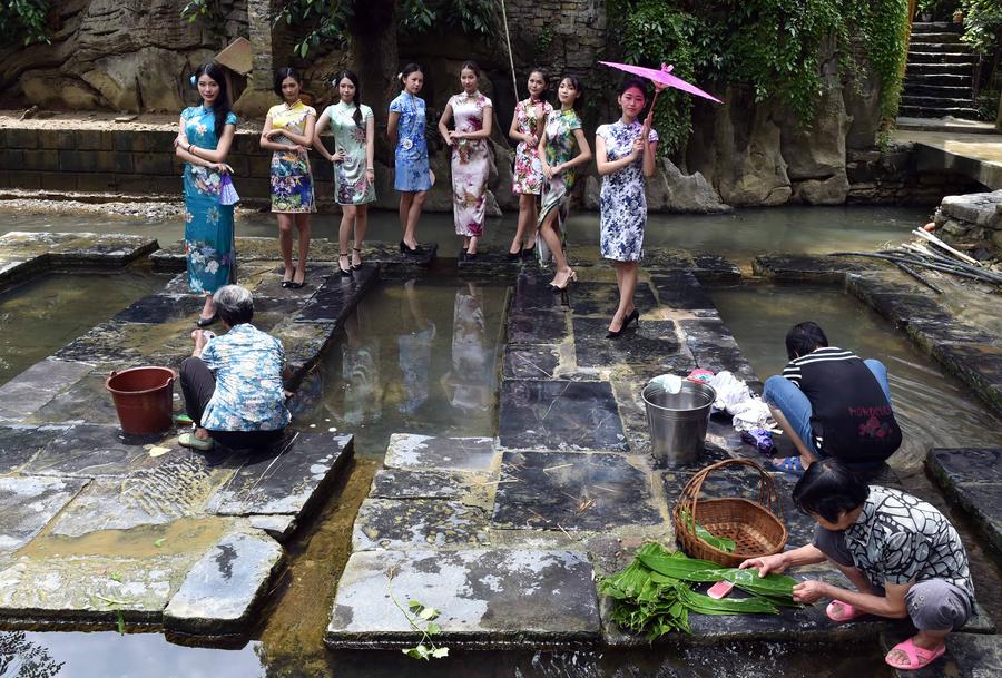 Chi-Pao show held to promote tourism in SW China's Guangxi