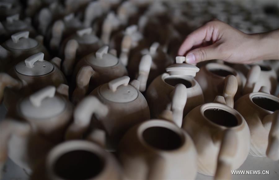 'Green' pottery: Intangible cultural heritage of Sichuan