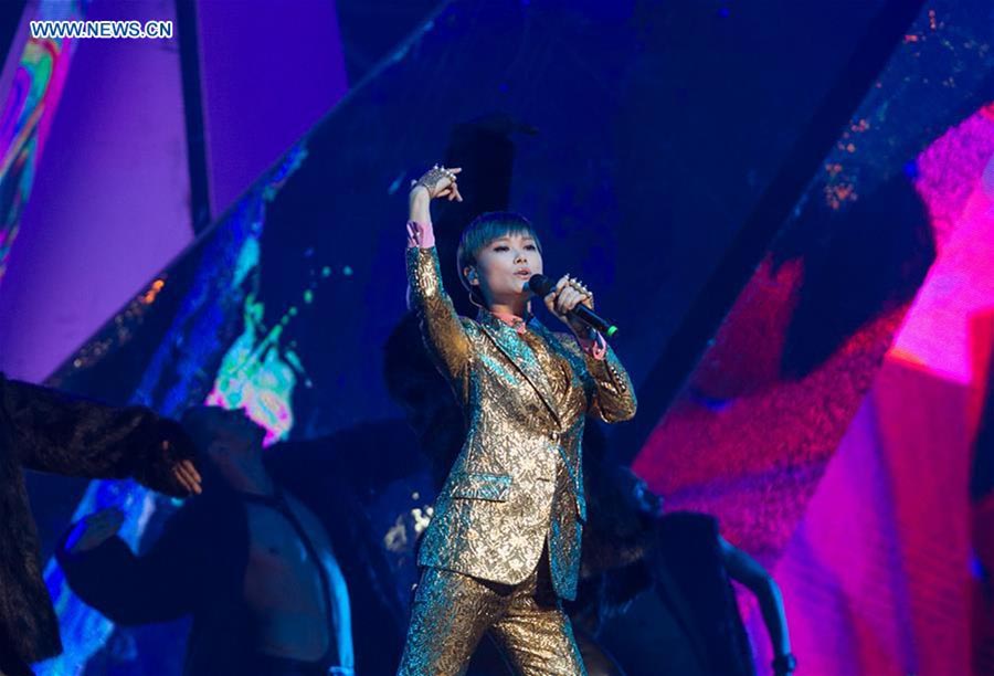 Li Yuchun launches tour with concert in Beijing