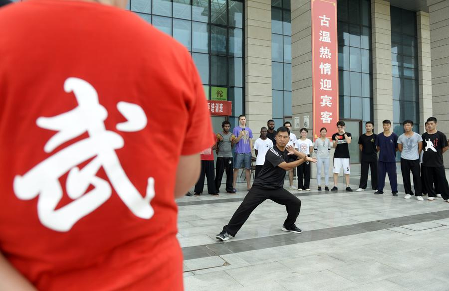 Foreign apprentices learn tai chi in Chenjiagou