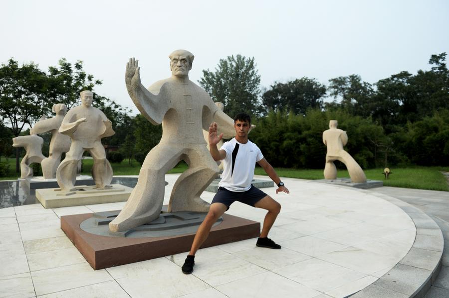 Foreign apprentices learn tai chi in Chenjiagou