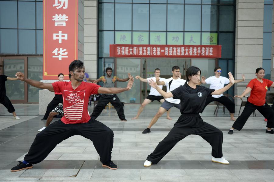 Foreign apprentices learn tai chi in Chenjiagou