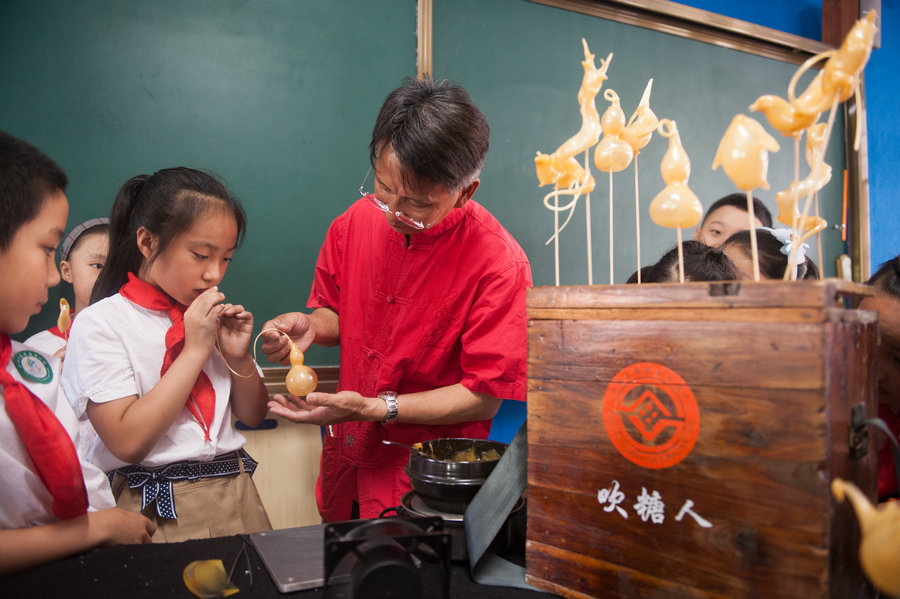 Chinese pupils start new semester