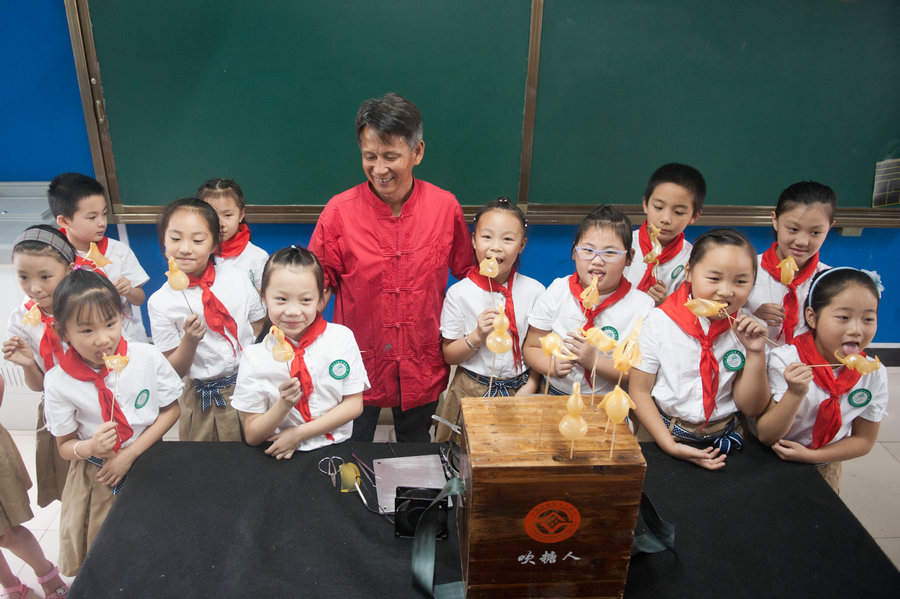 Chinese pupils start new semester