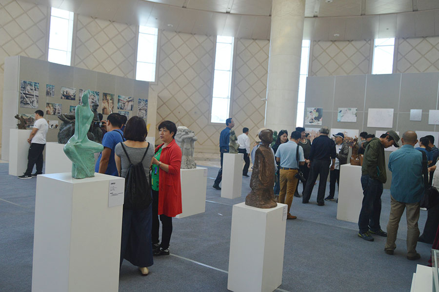 Sculptor He E's artworks highlight cultural expo in Ordos