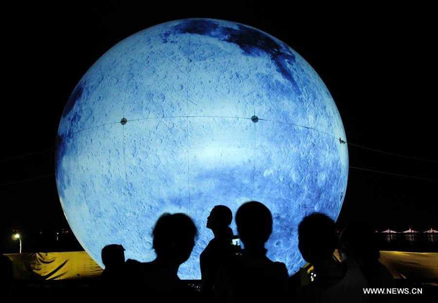 Man-made moons erected to greet Chinese traditional Mid-Autumn Festival