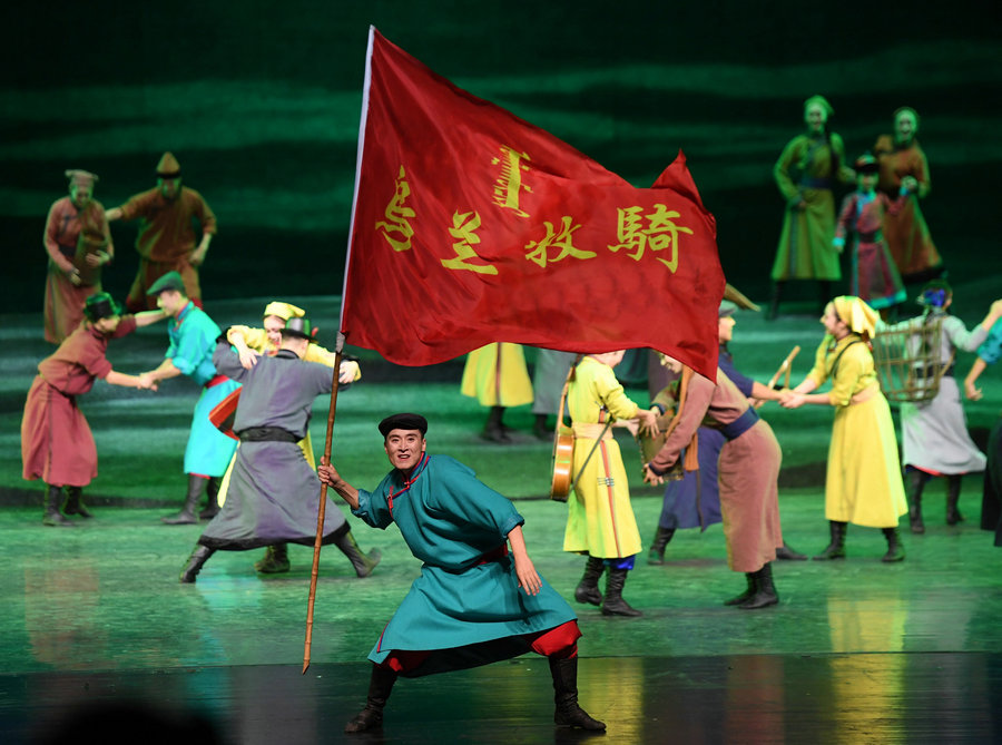 'Performers on Horseback from Inner Mongolia' comes to Beijing