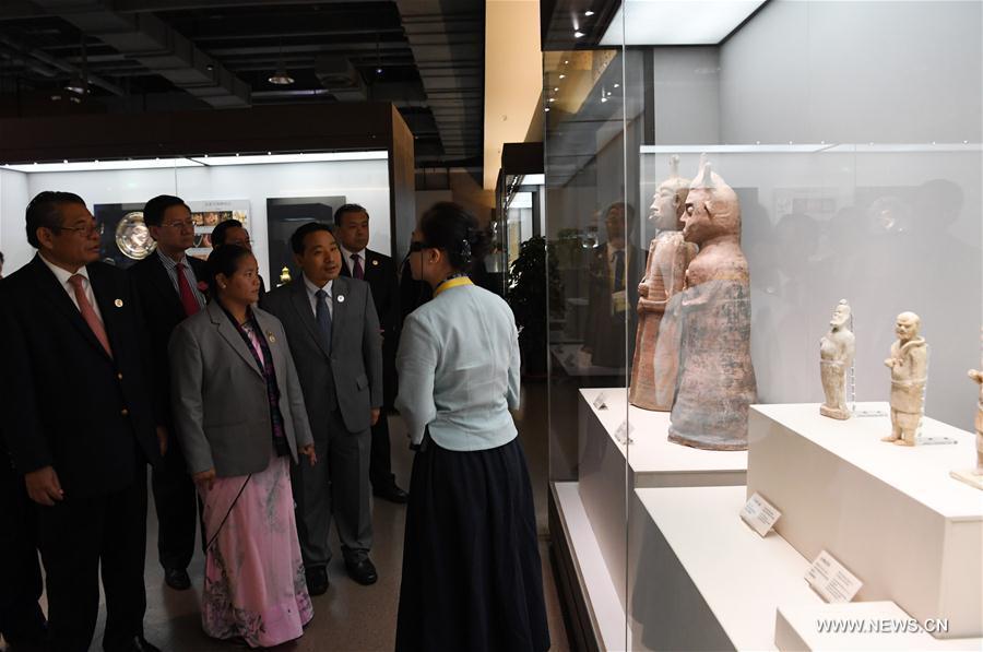 1st Silk Road Int'l Cultural Expo kicks off in Dunhuang