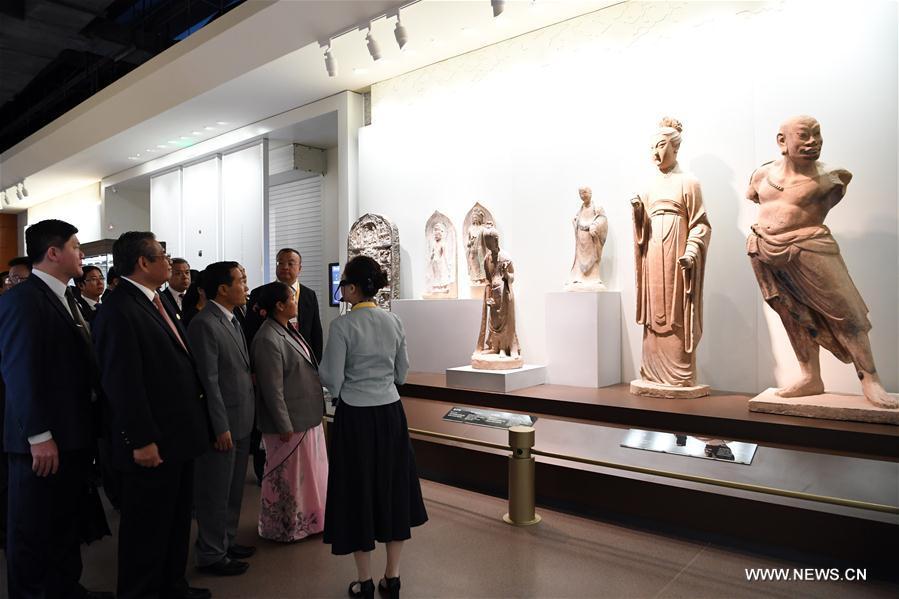 1st Silk Road Int'l Cultural Expo kicks off in Dunhuang