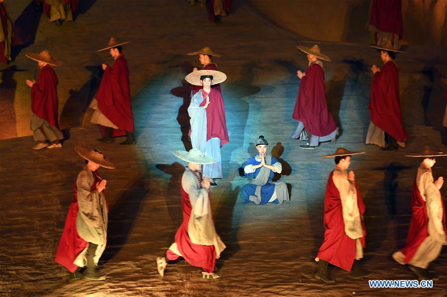 Artists perform for Silk Road International Cultural Expo in Dunhuang