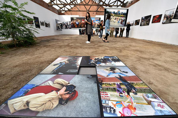 Chairman Mao's photographer wins life achievement award in Pingyao International Photography Festival