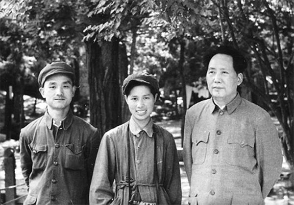 Chairman Mao's photographer wins life achievement award in Pingyao International Photography Festival