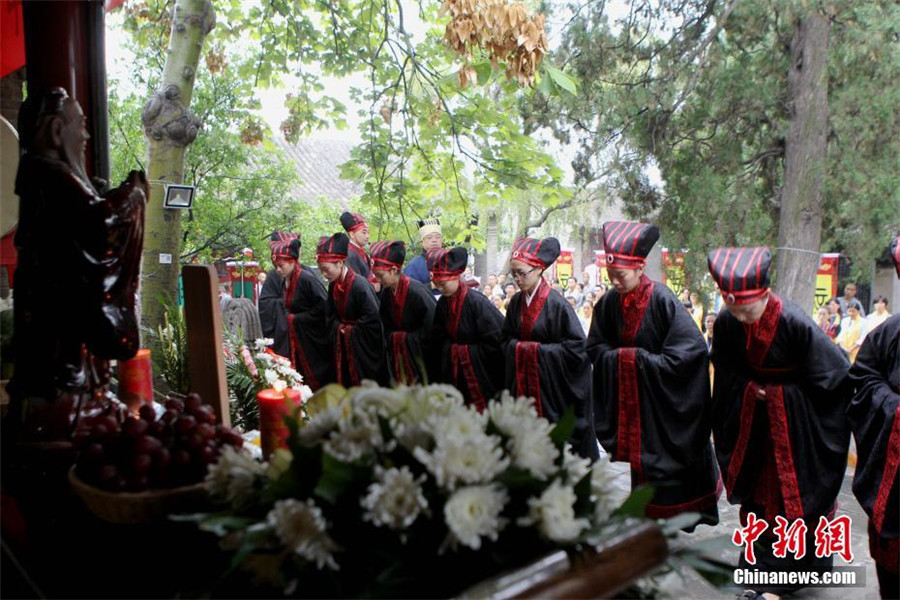 Ceremony marks birth anniversary of Confucius in Henan