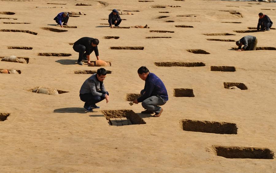 113 ancient tombs discovered in Hebei