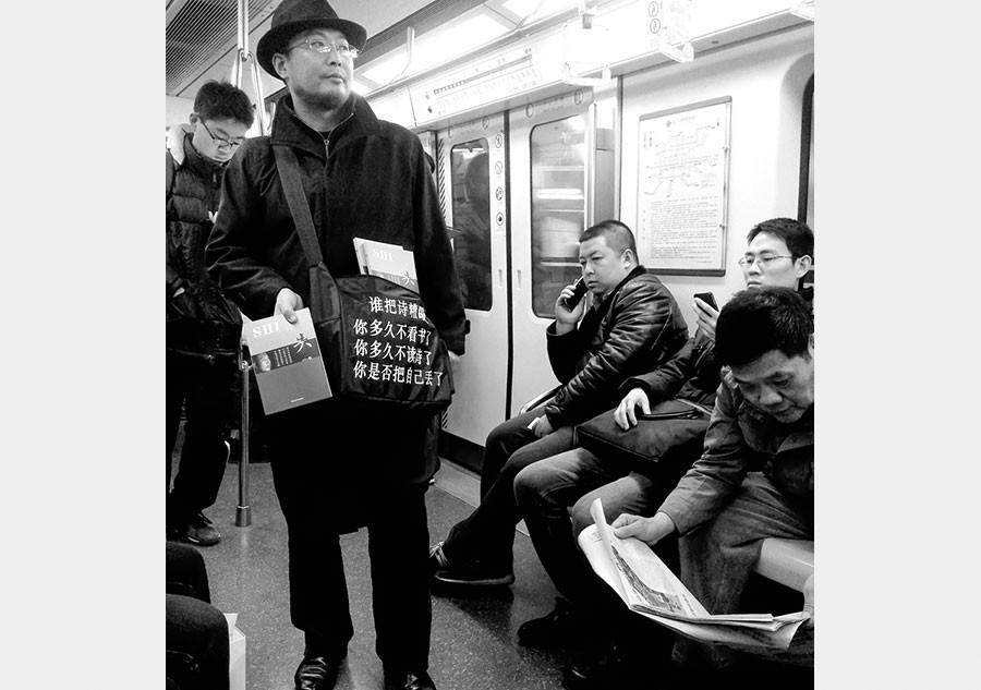 Street photographer captures hustle-bustle of Beijing in black and white