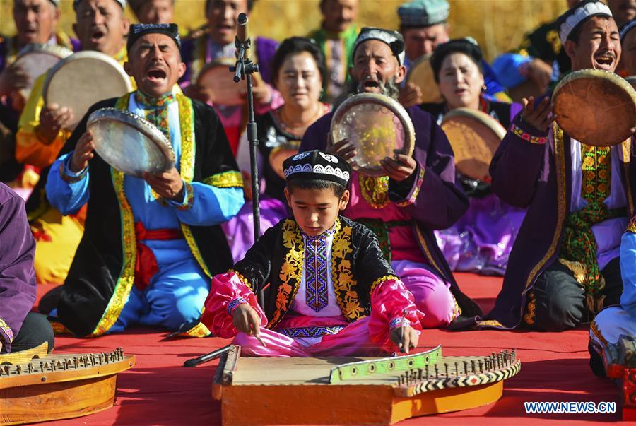 Uygur ethnic artists perform Daolang Mukam in NW China's Xinjiang