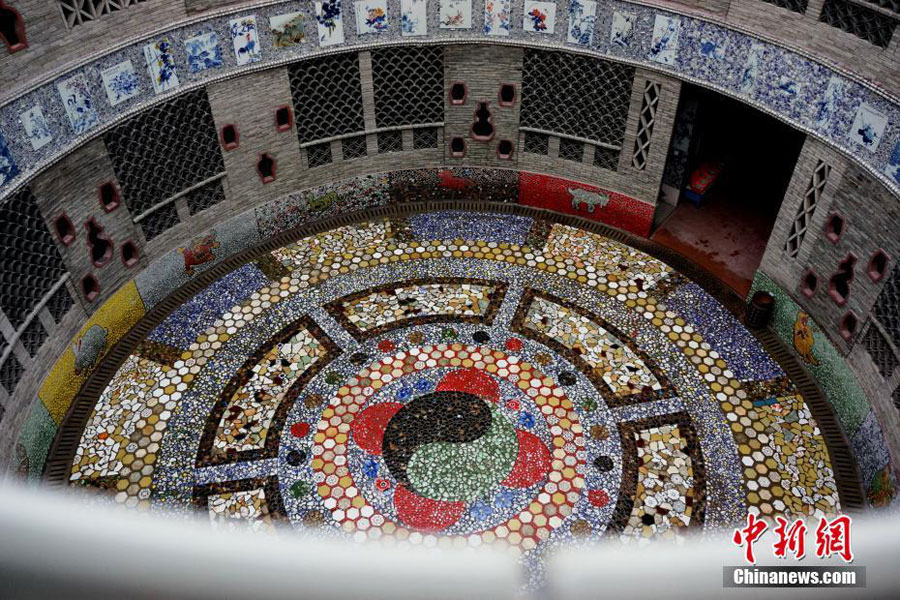 Elder builds ceramic palace in China's 'porcelain capital'