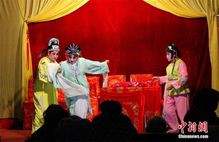 Seniors strive to preserve Guiju Opera in SE China's Guangxi