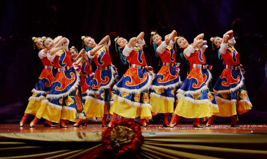 Yunnan folk dance blossoms in Laos