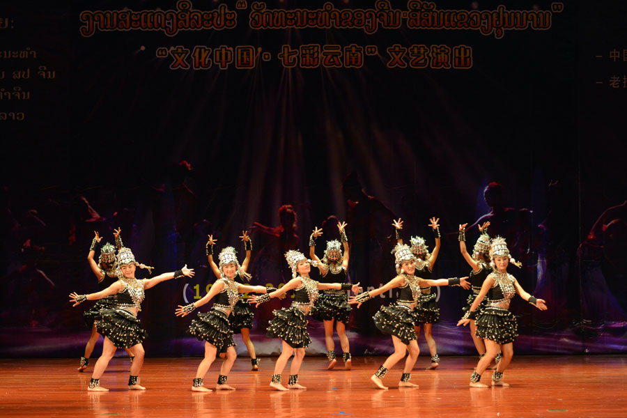 Yunnan folk dance blossoms in Laos