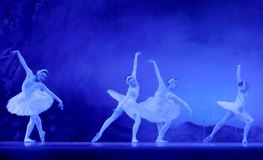 Russian dancers perform in ballet 'Swan Lake' in Beijing