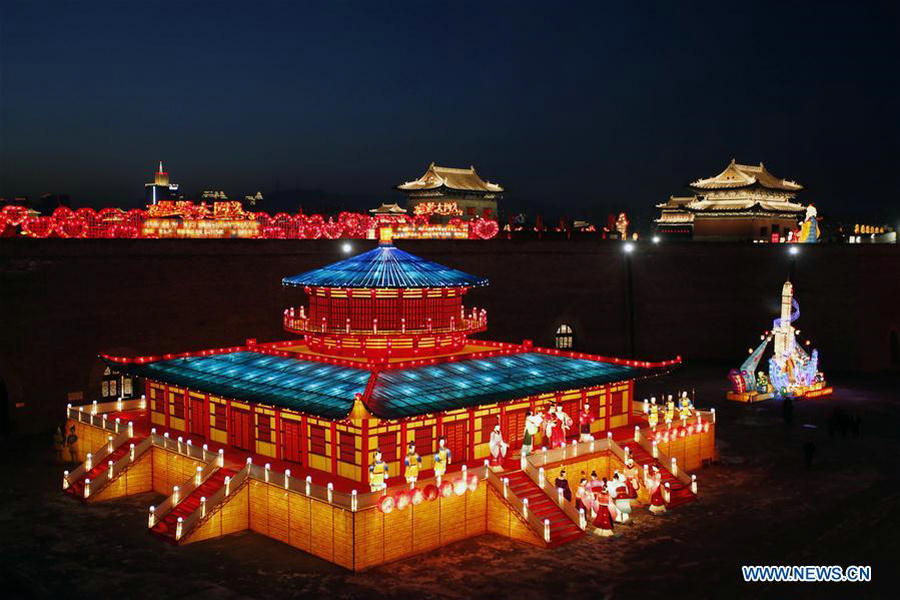 Tourists visit lantern fair to celebrate upcoming Spring Festival