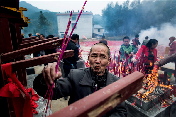 'Beating' a deity statue for good luck