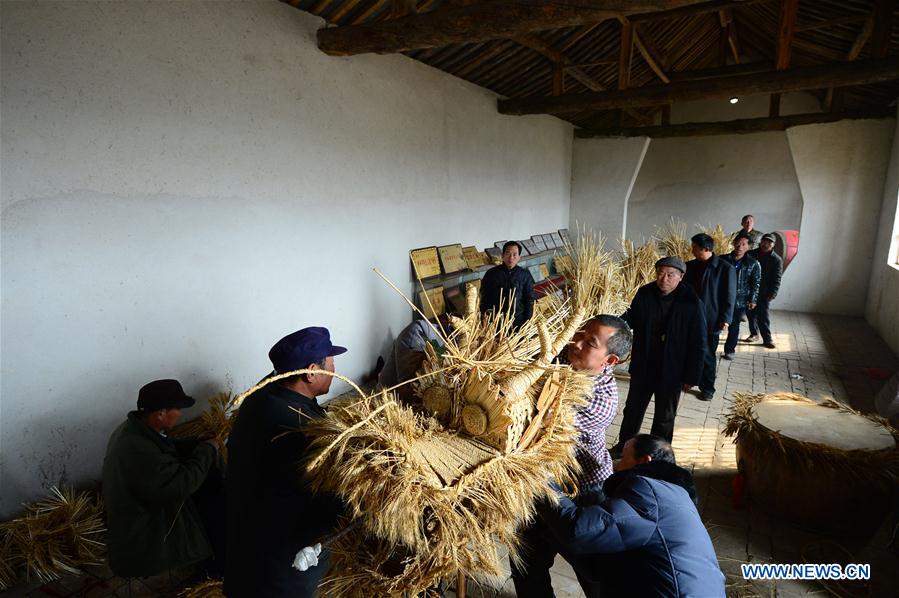 Folk art: dance of straw dragon in China's Henan