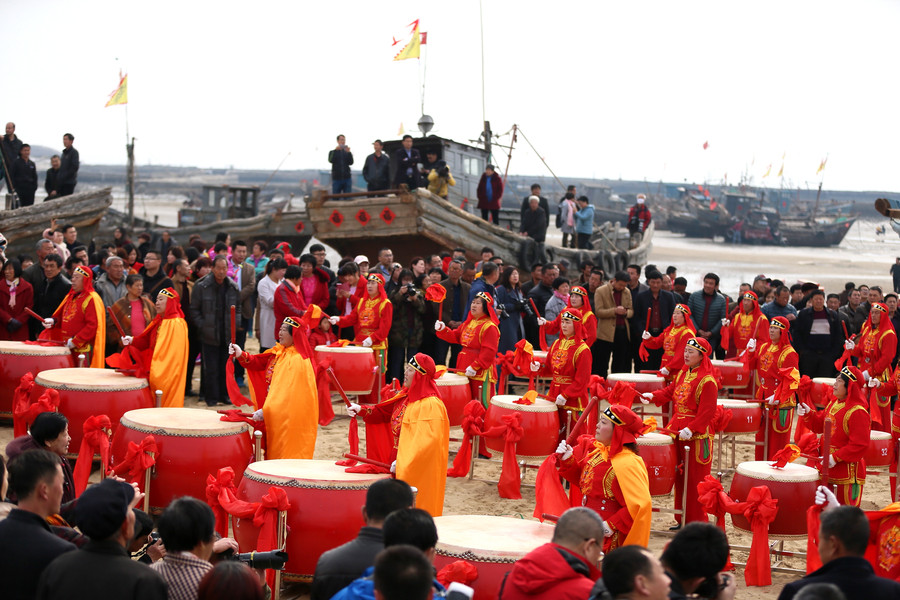 Fishermen mark sea ritual in E China's Shandong