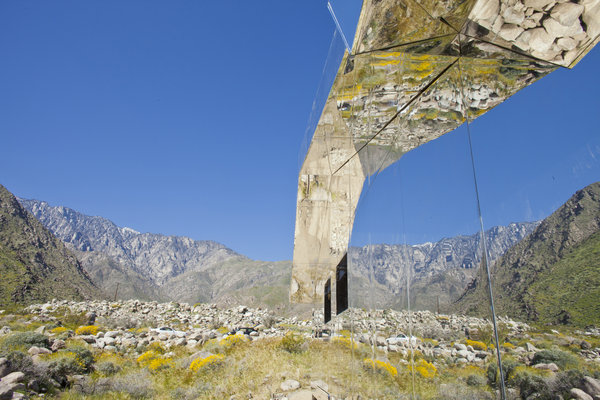 'Land art' makes California a selfie center