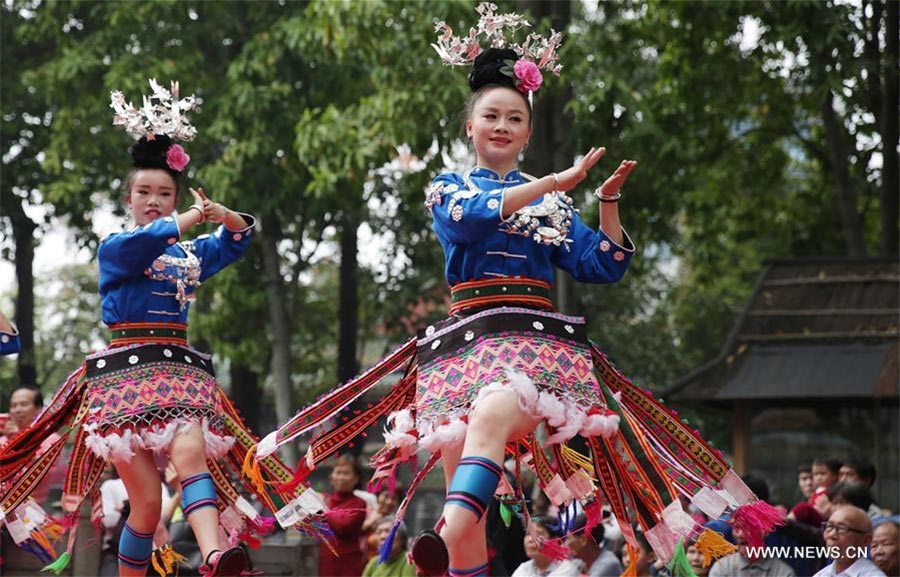 People around China celebrate Sanyuesan Festival