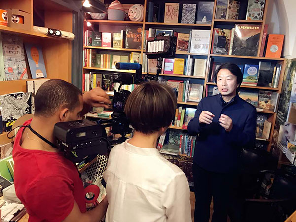 Helping Chinese writers win more fans abroad