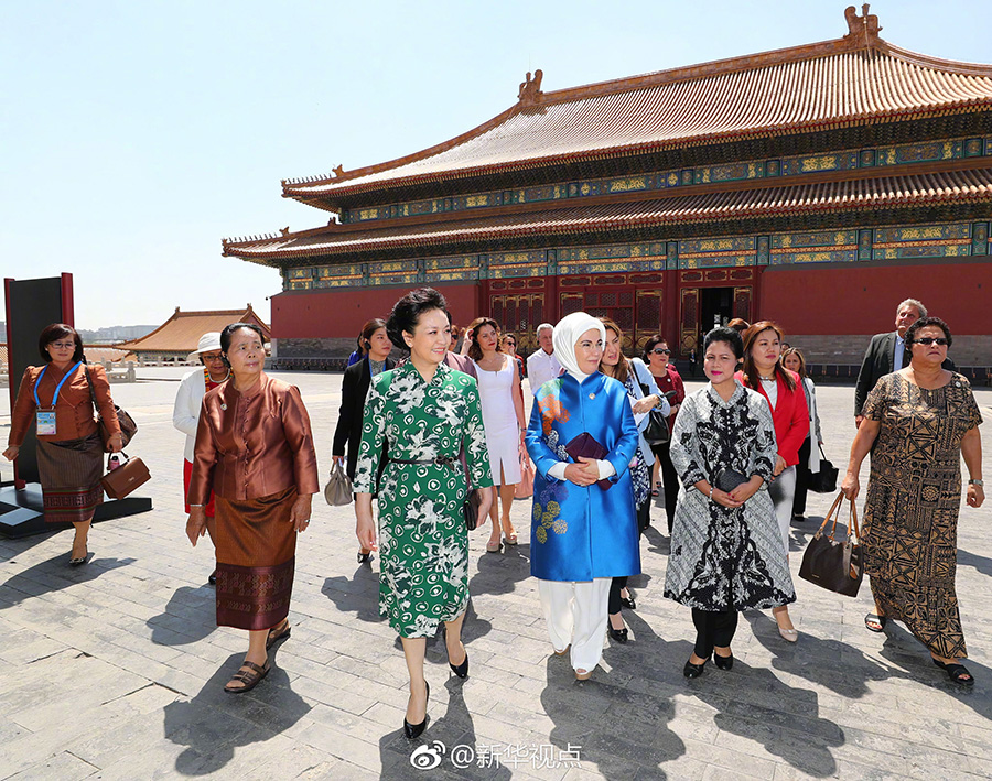 Spouses of Belt and Road Forum leaders visit Palace Museum