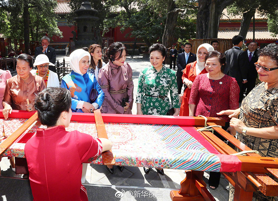 Spouses of Belt and Road Forum leaders visit Palace Museum