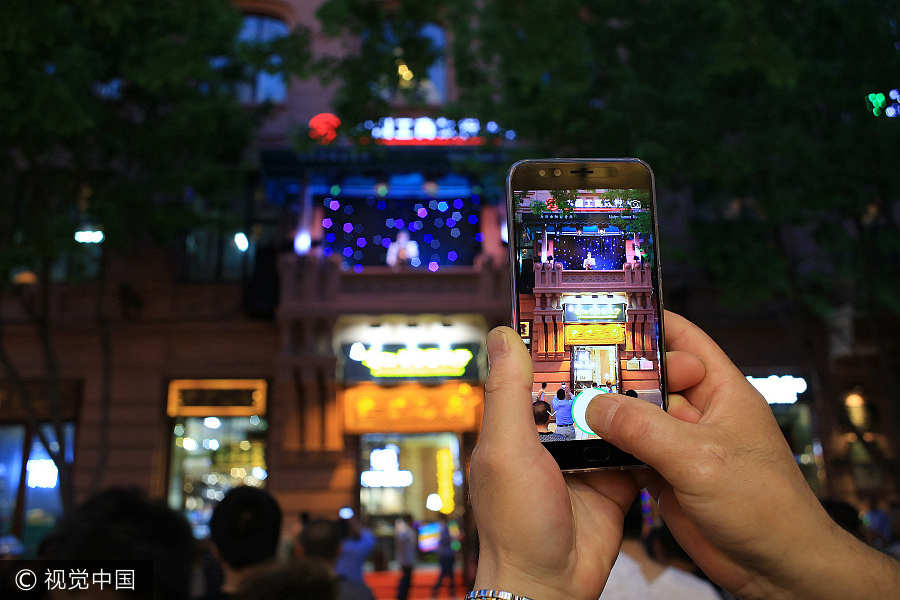 Balcony Concert attracts crowds in Harbin