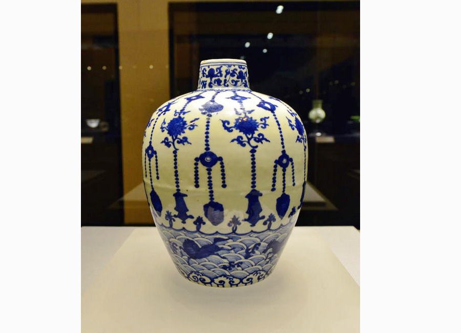 Beauty of blue and white: Porcelain on show in Shandong