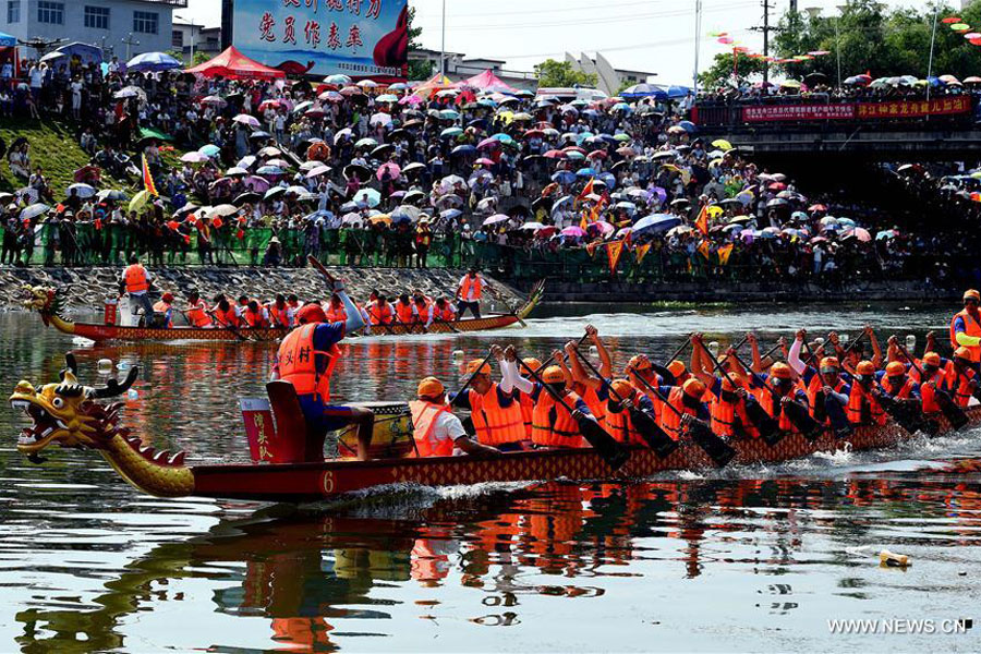 Folk fair held in East China to mark Dragon Boat Festival