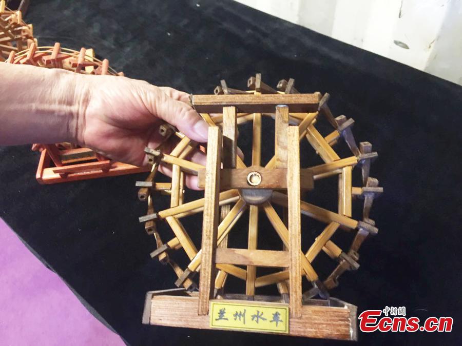 Old man creates miniature waterwheels without nails