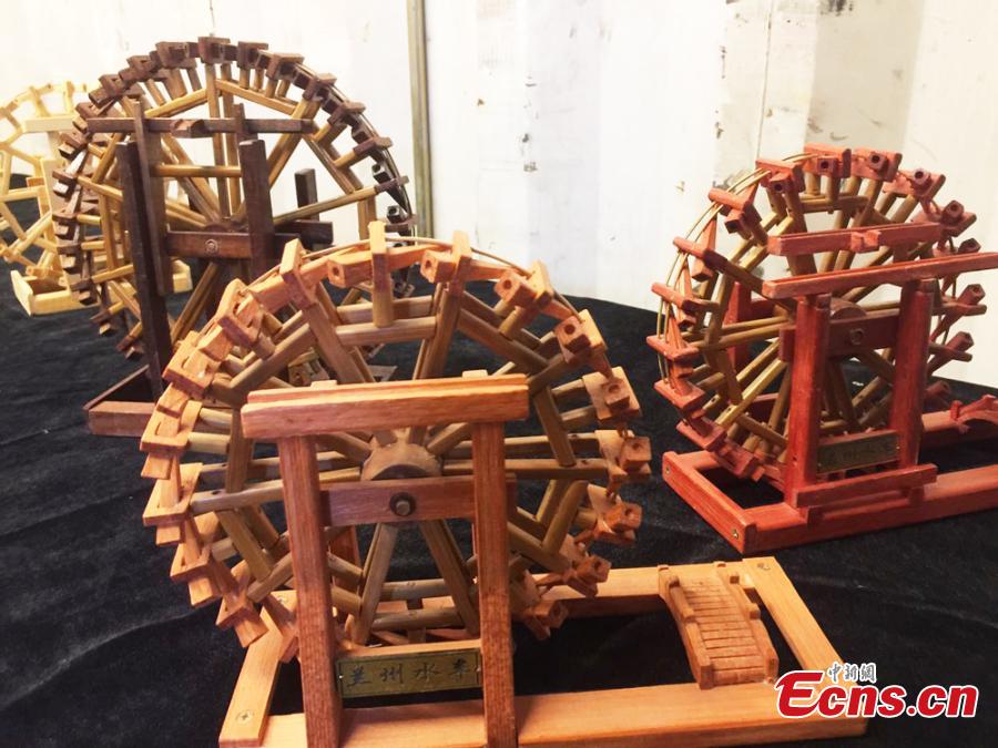 Old man creates miniature waterwheels without nails