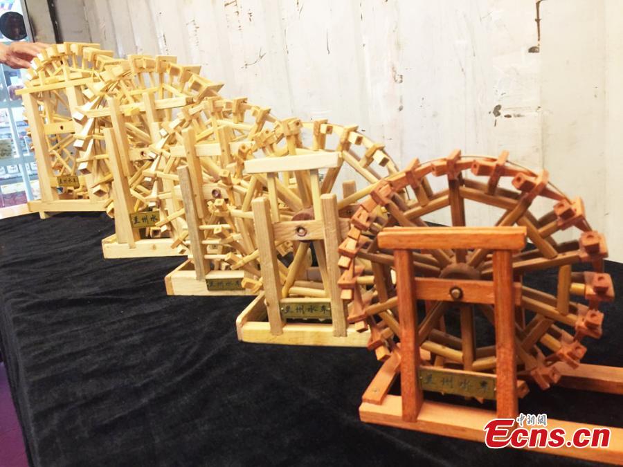 Old man creates miniature waterwheels without nails