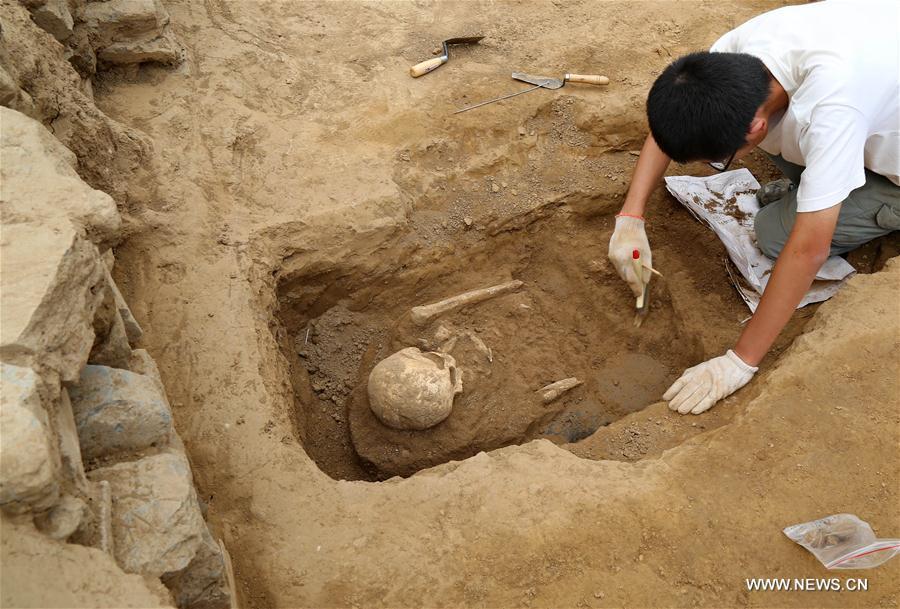 Ancient tombs excavated in N China