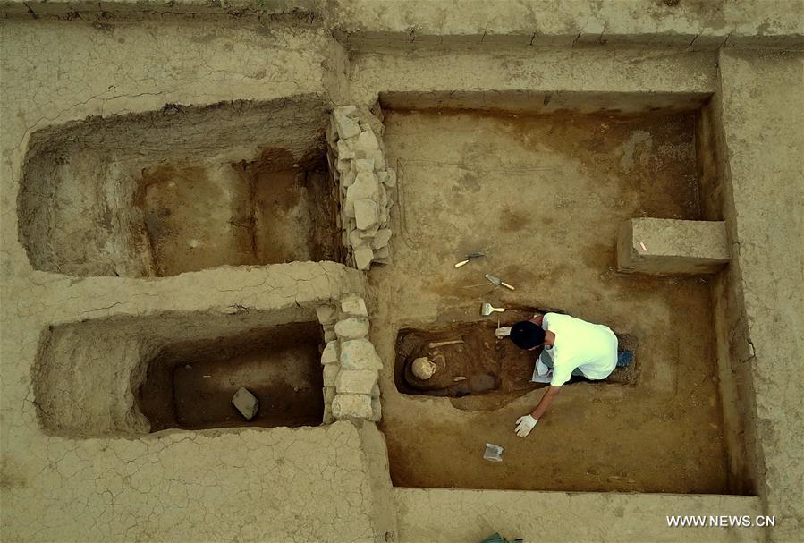 Ancient tombs excavated in N China