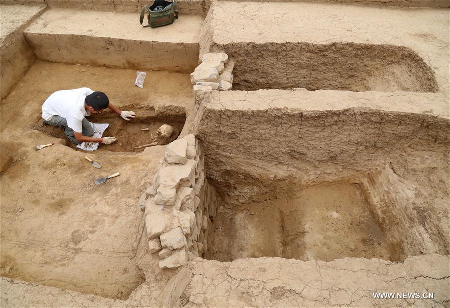 Ancient tombs excavated in N China