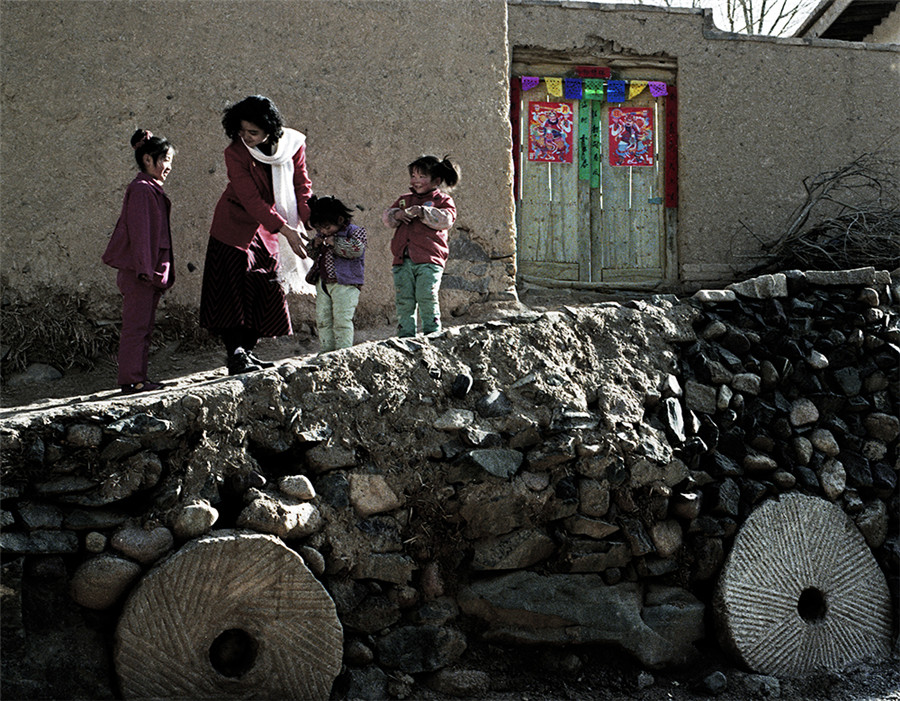 Photographer captures life on Loess Plateau in Gansu