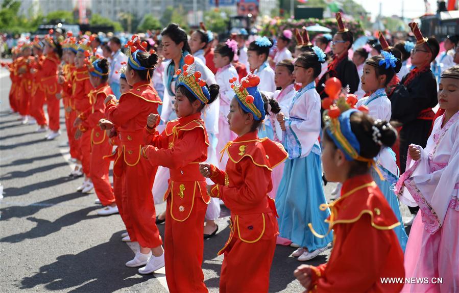 Parade held during 8th China-Russia Cultural Market in Heihe