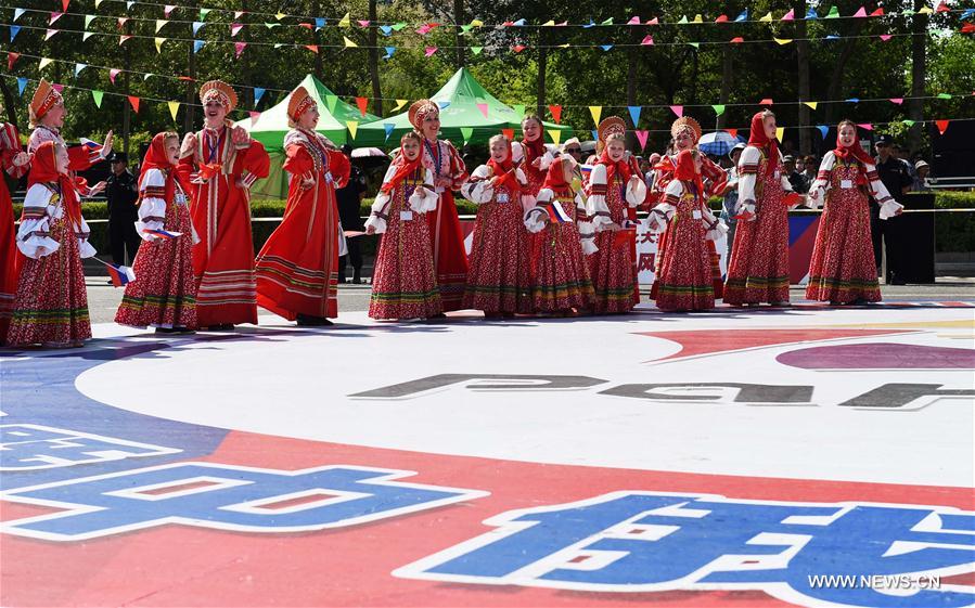 Parade held during 8th China-Russia Cultural Market in Heihe